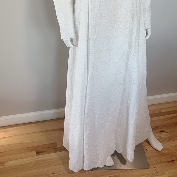 White Dubai cotton embroidered Abaya - Picture 5 of 6